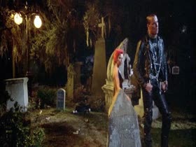 Linnea Quigley in Return of the Living Dead (1985) 10