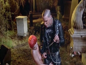 Linnea Quigley in Return of the Living Dead (1985) 13