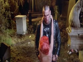 Linnea Quigley in Return of the Living Dead (1985) 14
