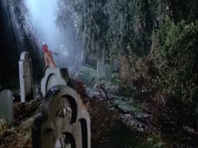 Linnea Quigley in Return of the Living Dead (1985) 16