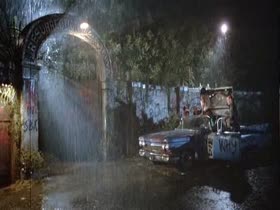 Linnea Quigley in Return of the Living Dead (1985) 17