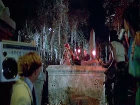 Linnea Quigley in Return of the Living Dead (1985) 3