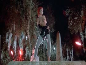 Linnea Quigley in Return of the Living Dead (1985) 4