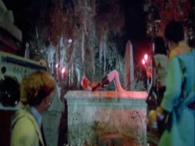 Linnea Quigley in Return of the Living Dead (1985) 5