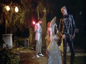 Linnea Quigley in Return of the Living Dead (1985) 9