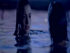 Anne Hathaway beach , hot scene in One Day 17