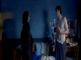 Anne Hathaway beach , hot scene in One Day 4