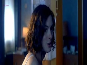 Anne Hathaway beach , hot scene in One Day 5
