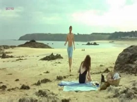 Anne Hathaway beach , hot scene in One Day 6