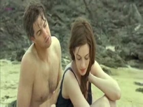 Anne Hathaway beach , hot scene in One Day 8