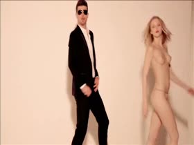 Elle Evans bares her super hot supermodel bod. 11