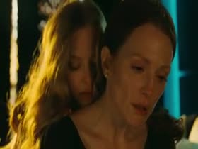 Amanda Seyfried Lesbian Scene in Chloe 11