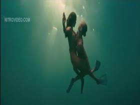 Celeb Kelly Brook nude and wet in Piranha 3D 6