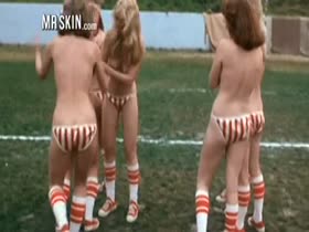 Down set hut and a deep pass for these hot nude celebs! 6