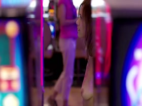 Kristen Wiig in Welcome to Me (2014) 10
