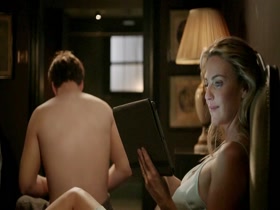 Miranda Raison in Spotless in S01E02 3