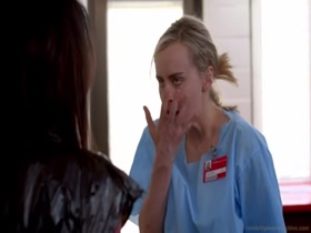 Laura Prepon, Taylor Schilling lesbian , kising scene in Orange Is the New Black S03E02 1