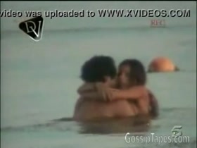 Daniela Cicarelli having sex in the sea 13
