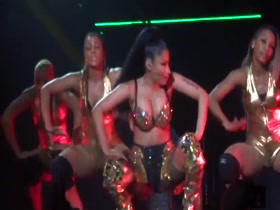 Nicki Minaj in Anaconda (Live) Paris, Zenith 11