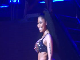 Nicki Minaj in Anaconda (Live) Paris, Zenith 20