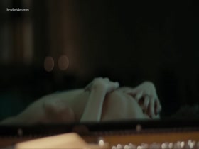 Elizabeth McLaughlin in Hand of God S01E02 14