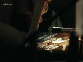 Elizabeth McLaughlin in Hand of God S01E02 2
