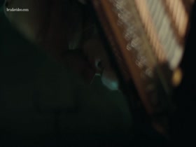 Elizabeth McLaughlin in Hand of God S01E02