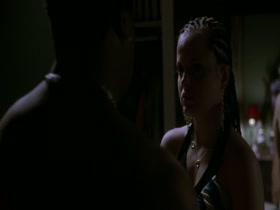 Mena Suvari, Sharlene Royer in Stuck (2007) 2