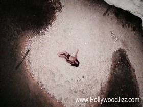 Jasmin Savoy Brown, Violett Beane,Katy Harris Leftovers S02E01 (2015) 11