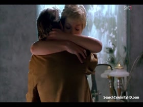Sheryl Lee nude, boobs scene in Backbeat 3