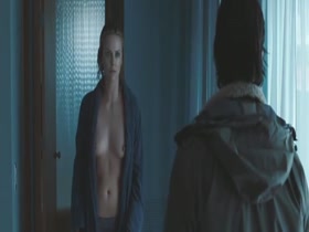 Charlize Theron, Kim Basinger in The Burning Plain 7