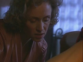 Shary Guthrie in Bliss S3e01 (2004) 13