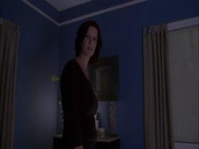 Rachel Griffiths in Six Feet Under S4e04 (2004) 4