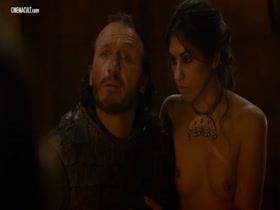 Natalie Dormer ,Amy Dawson ,Sahara Knite in Games of thrones 12