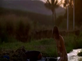 Hermila Guedes, Dira Paes in Baixio Das Bestas (2006) 8