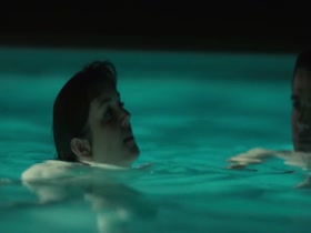 Melanie Lynskey Pool , Kissing in Hello I Must Be Going (2012) 13
