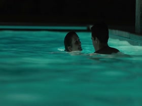 Melanie Lynskey Pool , Kissing in Hello I Must Be Going (2012) 14
