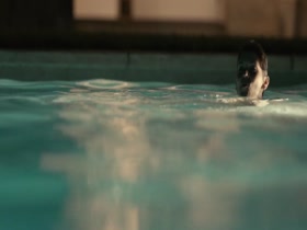 Melanie Lynskey Pool , Kissing in Hello I Must Be Going (2012) 17