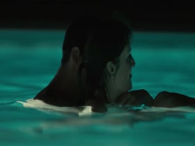 Melanie Lynskey Pool , Kissing in Hello I Must Be Going (2012) 4