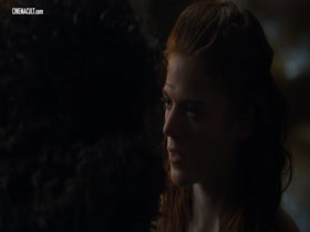 Emilia Clarke & Rose Leslie in Game of Thrones 1