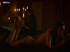 Emilia Clarke & Rose Leslie in Game of Thrones 15