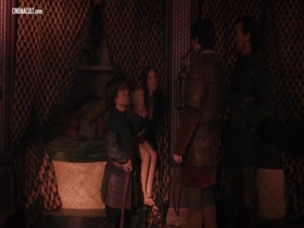 Emilia Clarke & Rose Leslie in Game of Thrones 17