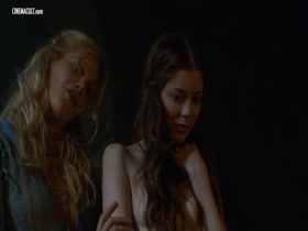 Emilia Clarke & Rose Leslie in Game of Thrones 6