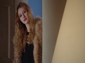 Christa Theret in Le bruit des glacon (2010) 3