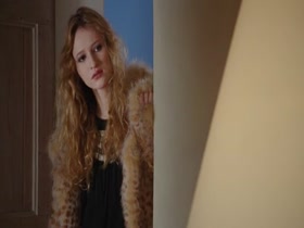 Christa Theret in Le bruit des glacon (2010)