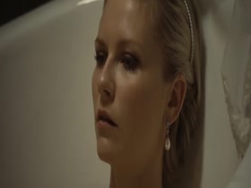 Kristen Dunst in Mellancholia (2011) 1