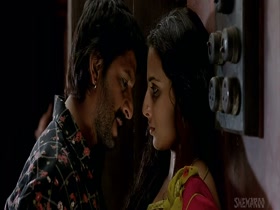 Vidya Balan hot, kissing scene in Ishqiya (2010) 7