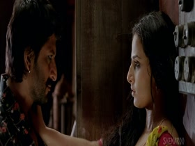 Vidya Balan hot, kissing scene in Ishqiya (2010) 9