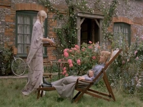 Amanda Donohoe, Sammi Davis in The Rainbow (1989) 2