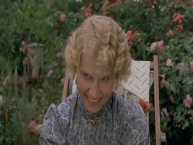Amanda Donohoe, Sammi Davis in The Rainbow (1989) 3